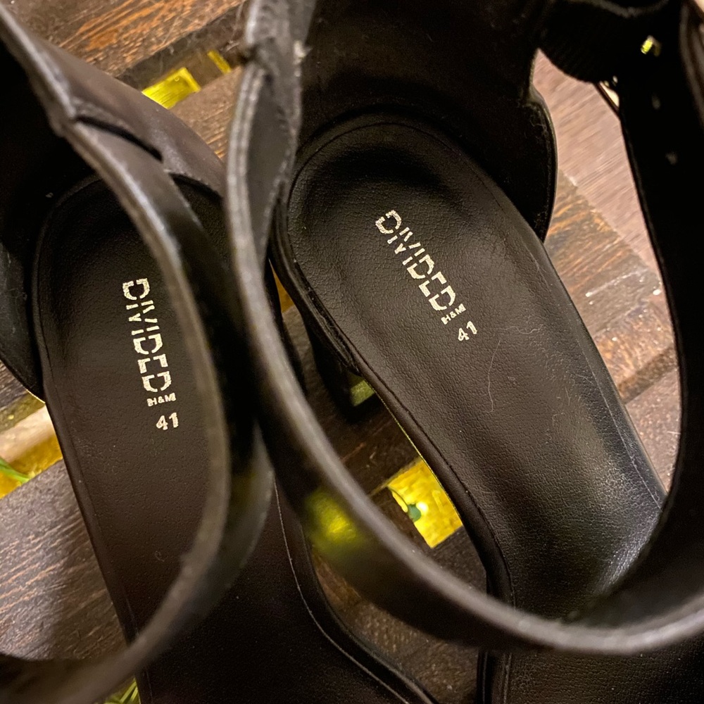 Chunky black leather heels! - Picture 3 of 3